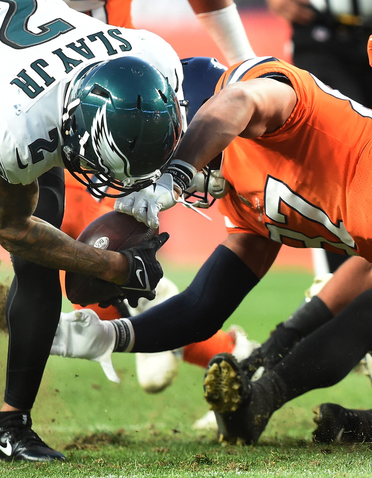 111521k-s-broncos-eagles 05.JPG